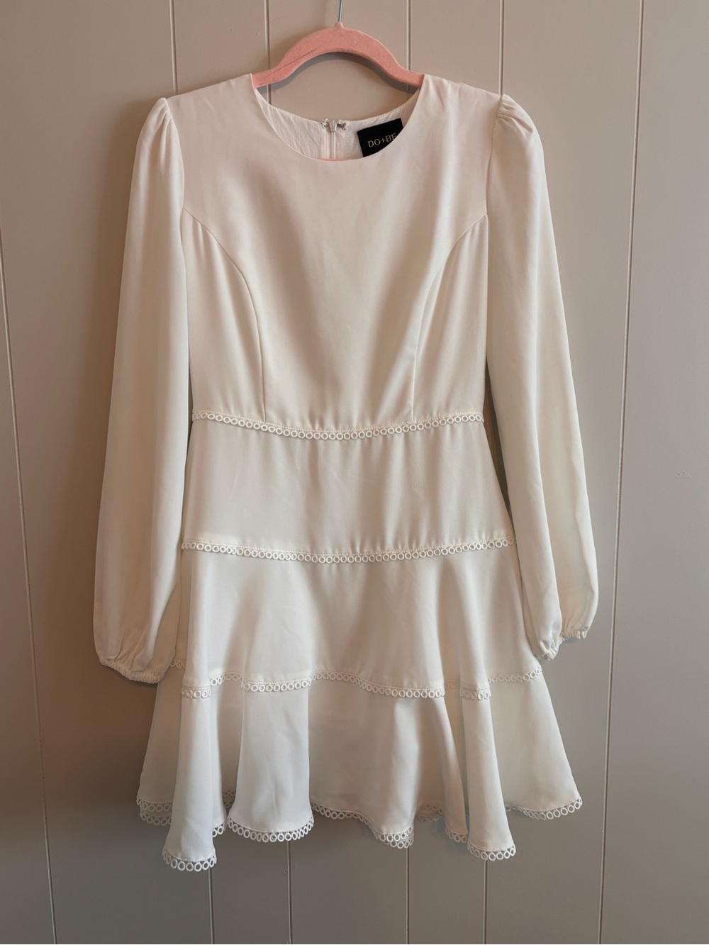 Do + Be white  Long-Sleeve Tiered Mini Dress